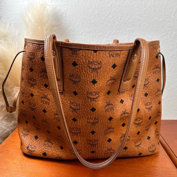 MCM Reversible Liz Vicetos Tote Bag - Picture 3 of 15